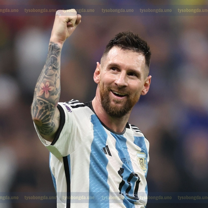 Lionel Messi là một cầu thủ bóng đá chuyên nghiệp thi đấu ở vị trí tiền đạo